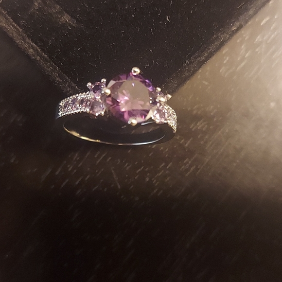 Gorgeous "Amethyst" Ring - Picture 2 of 3